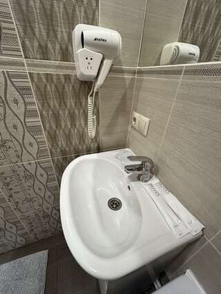 Гостиница Бельведер Томск Номер эконом с 1 двуспальной кроватью-6