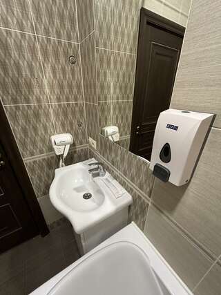 Гостиница Бельведер Томск Номер эконом с 1 двуспальной кроватью-20