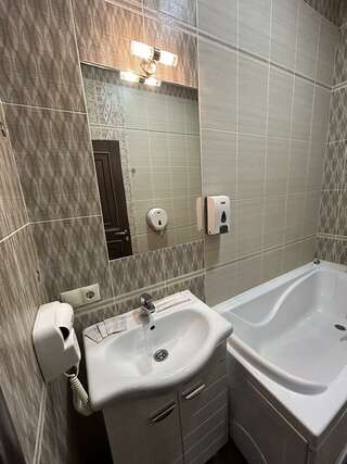 Гостиница Бельведер Томск Номер эконом с 1 двуспальной кроватью-11