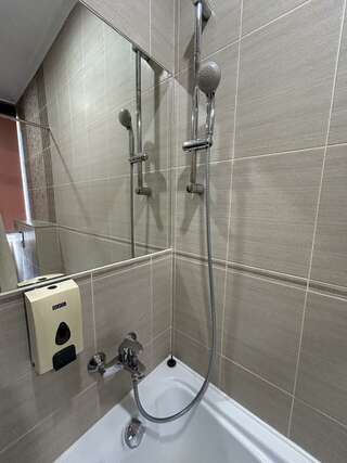 Гостиница Бельведер Томск Номер эконом с 1 двуспальной кроватью-9