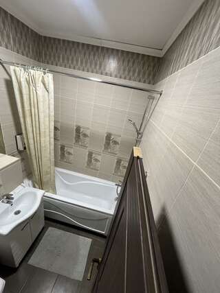 Гостиница Бельведер Томск Номер стандарт с 1 двуспальной кроватью-10